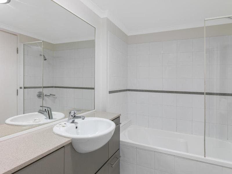 Oaks Brisbane River City Suites photo 4