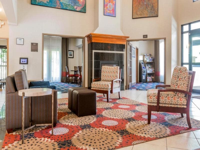 Comfort Inn & Suites Burlington photo 5