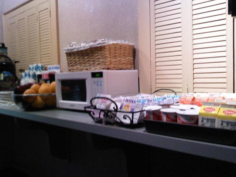 Anchorage Inn Burlington photo 3