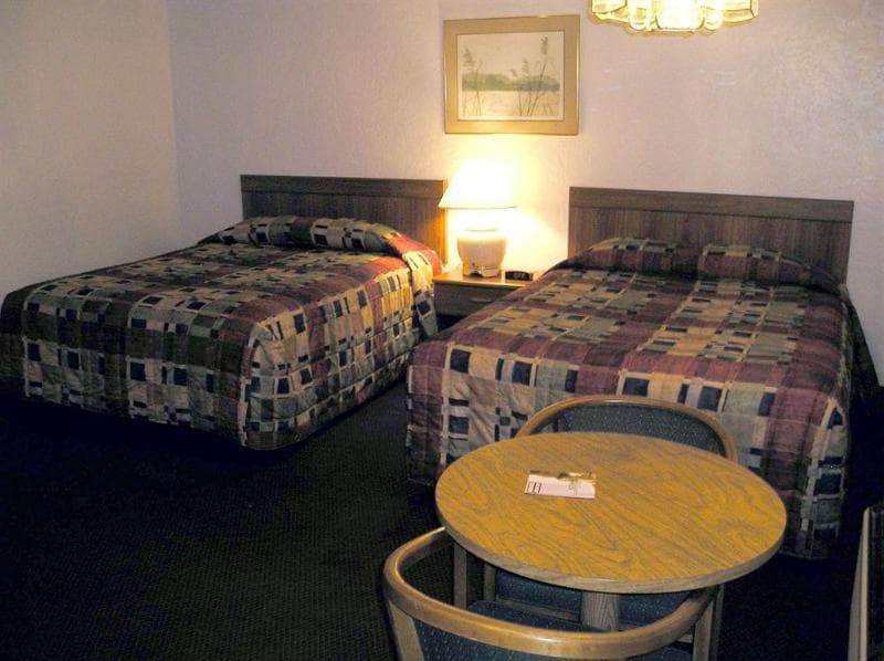 Red Carpet Inn Medford photo 4