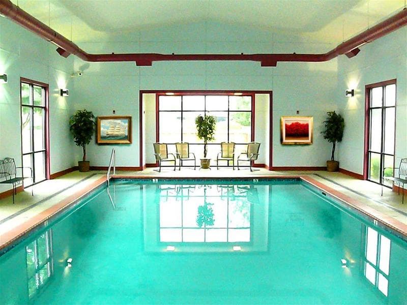 Rogue Regency Inn & Suites