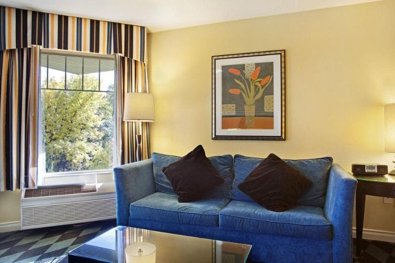 Plaza Inn & Suites at Ashland Creek photo 3