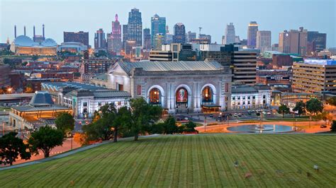 Kansas City Union Station and skyline